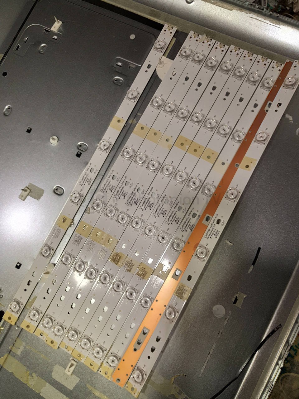 Kivi LED-підсвітка 1 планка 49uk30g 6 діодів LED49D6-03(A) 30349006203 б/у