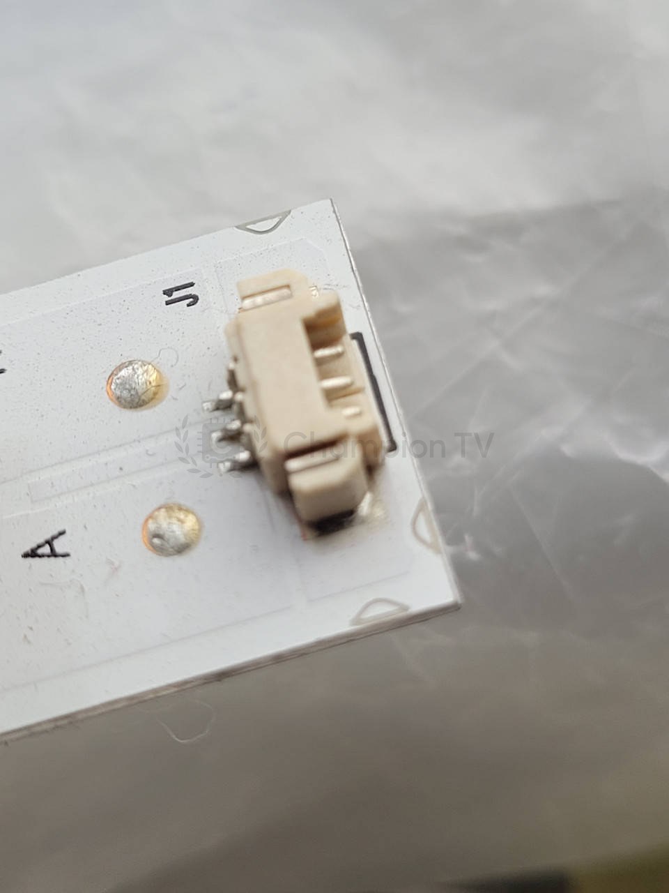 KIVI LED-підсвітка комплект 3 шт LED32D05-ZC23AG-02 32 дюйми (подсветка), б/у