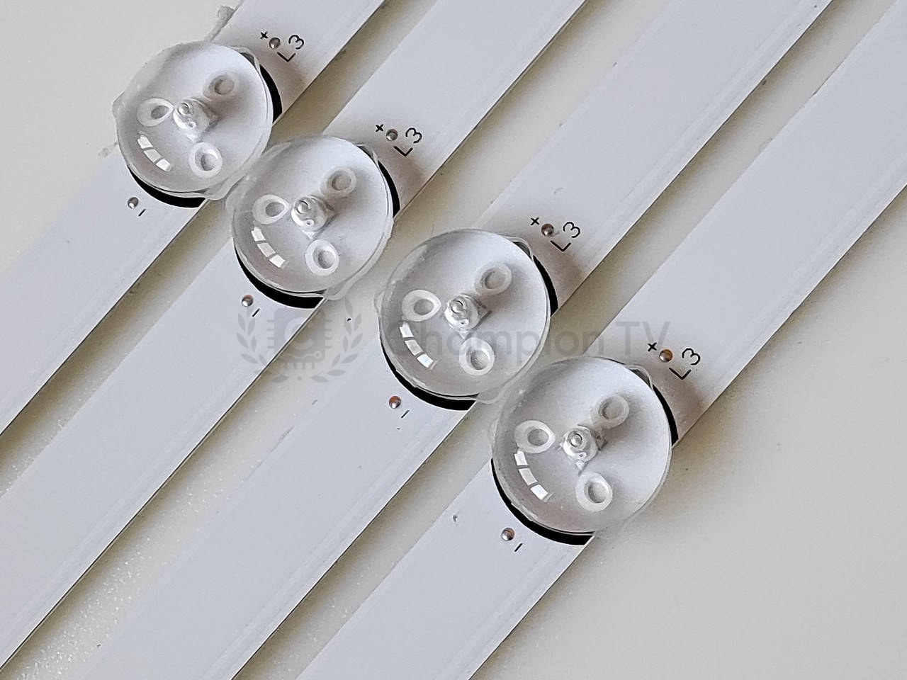 Hisense LED-підсвітка E309772 L5771 V1 комплект 4 шт (підсвічування), новий