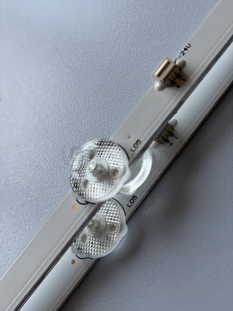 Kivi LED-підсвітка комплект 2 шт JS-D-AP4316-081DC 825mm 43 дюйм для телевізора, новий