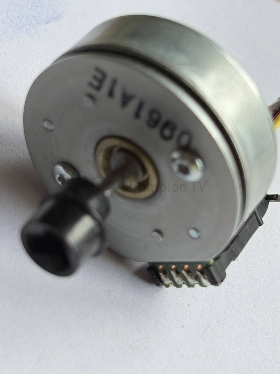 Мікродвигун MITSUMI 0961A1E 3JV1000 12V 14000 RPM 3-фазний зовнішній ротор, вісь 2мм, новий